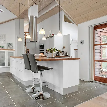 Dom wakacyjny 3 Bedroom Cozy In *