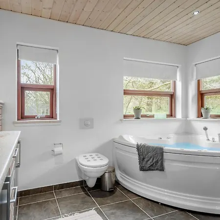 3 Bedroom Cozy In * 실케보르