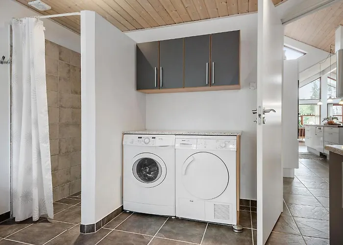 3 Bedroom Cozy In *